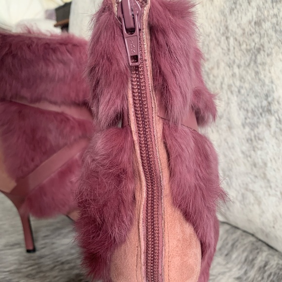 Luxurious Mauve/Fuchsia real fur, suede and leather fashion boots 7 1/2M. - Picture 9 of 12